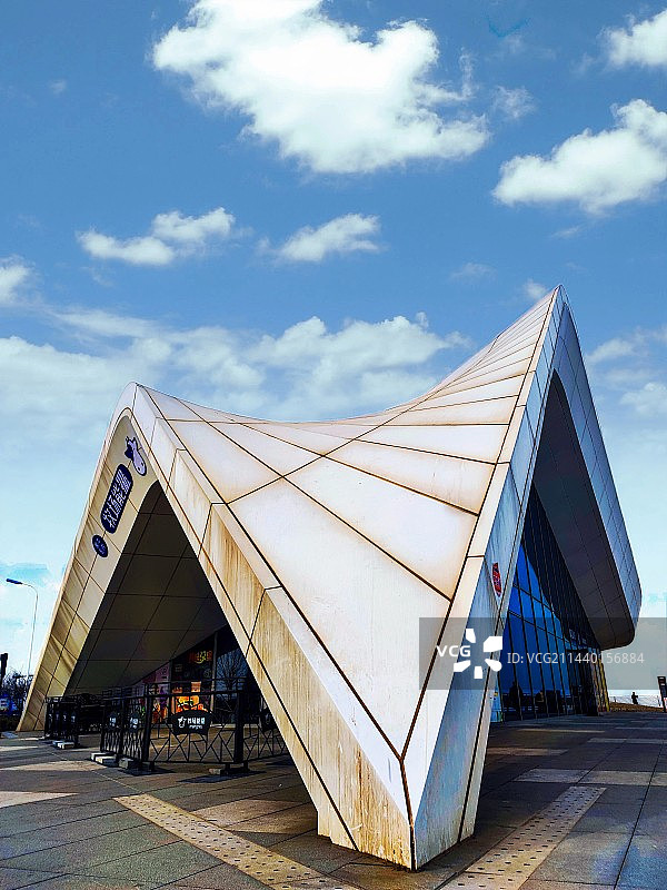 天津东疆湾景区三角建筑图片素材