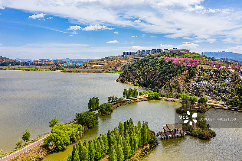 航拍云南昆明古滇精品湿地公园 昆明滇池外海 晋宁区原生态湿地 环滇池湿地生态圈慢行步道 古滇国文化园图片素材