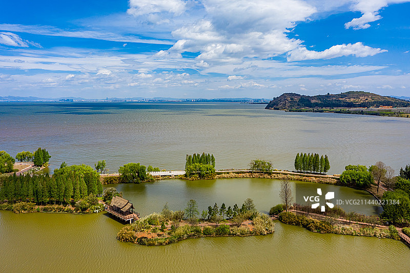 航拍云南昆明古滇精品湿地公园 昆明滇池外海 晋宁区原生态湿地 环滇池湿地生态圈慢行步道 古滇国文化园图片素材