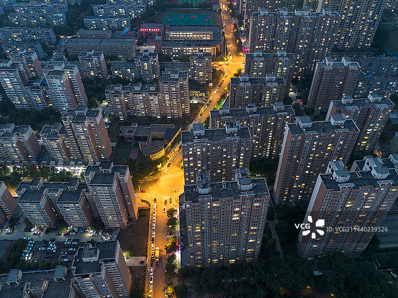 城市夜间照明建筑的航拍视角图片素材