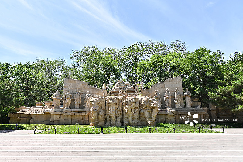 元大都城垣遗址大都建典景区以忽必烈及象辇为主体的雕塑图片素材