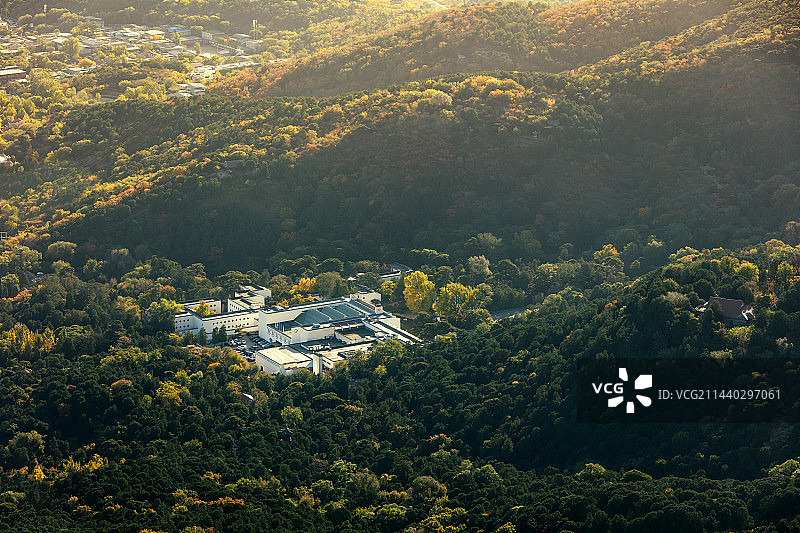 香炉峰俯瞰贝聿铭著名建筑作品香山饭店图片素材