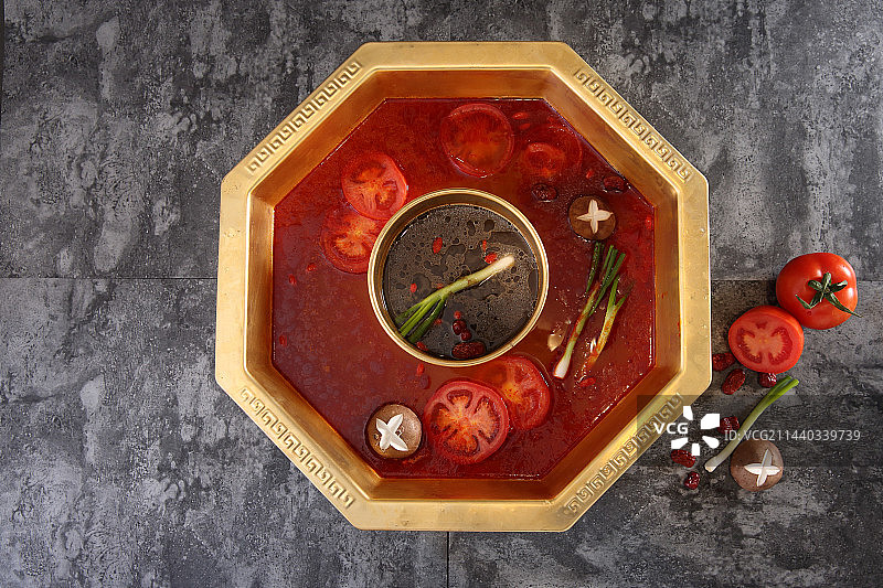 铜锅火锅番茄锅底图片素材
