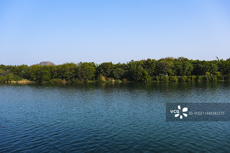 广西壮族自治区桂林市象鼻山公园晴天美丽风景图片素材