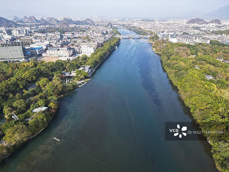 广西壮族自治区桂林市象鼻山公园航拍视角晴天美丽风景图片素材
