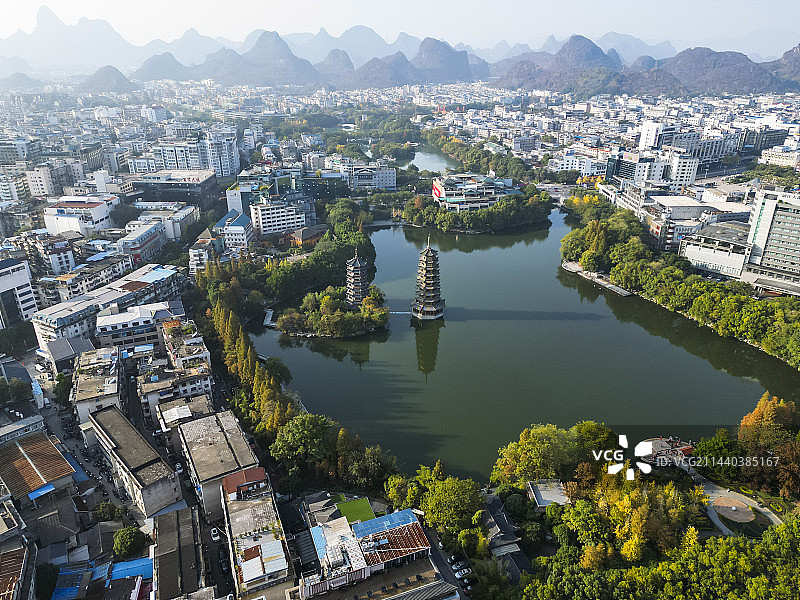 广西壮族自治区桂林市象鼻山公园航拍视角晴天美丽风景图片素材
