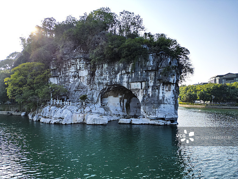 广西壮族自治区桂林市象鼻山公园航拍视角晴天美丽风景图片素材
