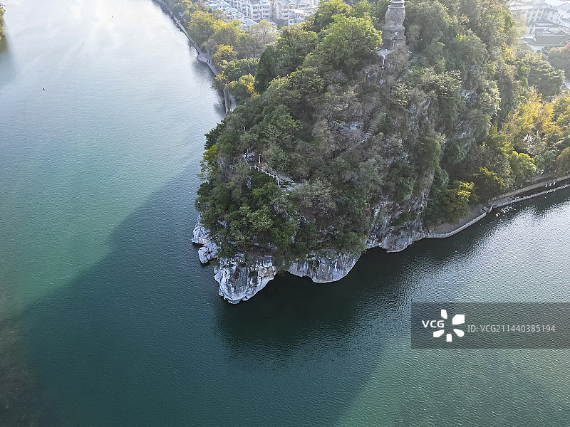 广西壮族自治区桂林市象鼻山公园航拍视角晴天美丽风景图片素材