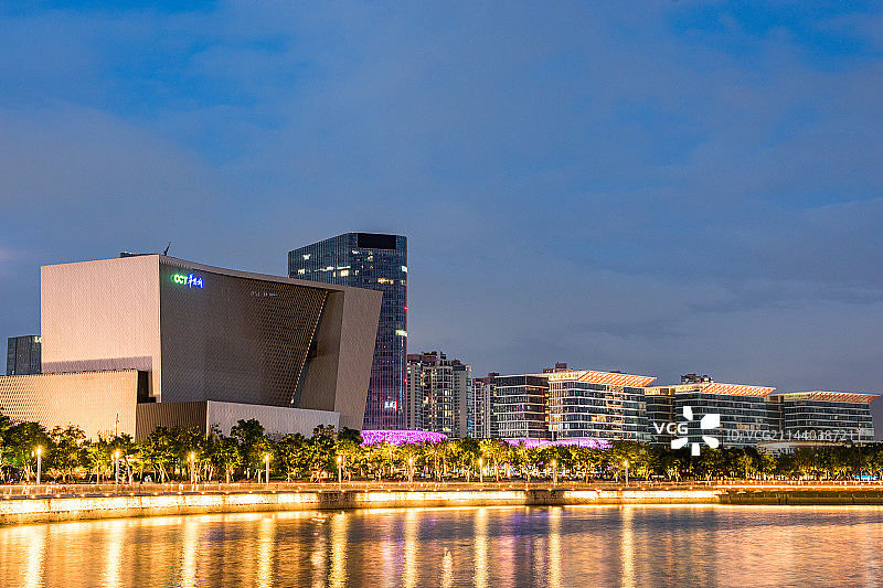 中国深圳滨海艺术中心建筑夜景图片素材