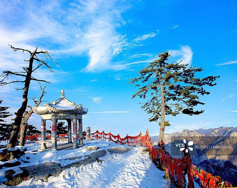 陕西“西岳”华山东峰引凤亭与引凤松图片素材