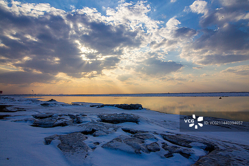松花江春季开江落入风光图片素材