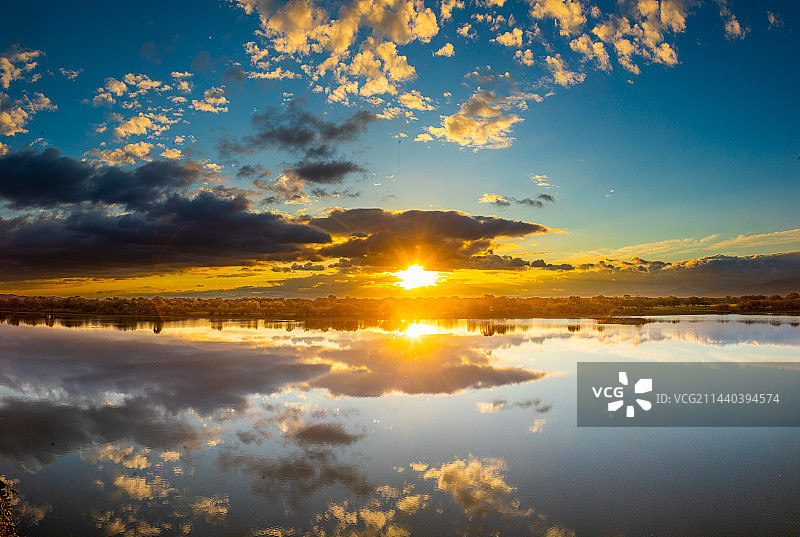 乌苏里江秋天风景图片素材