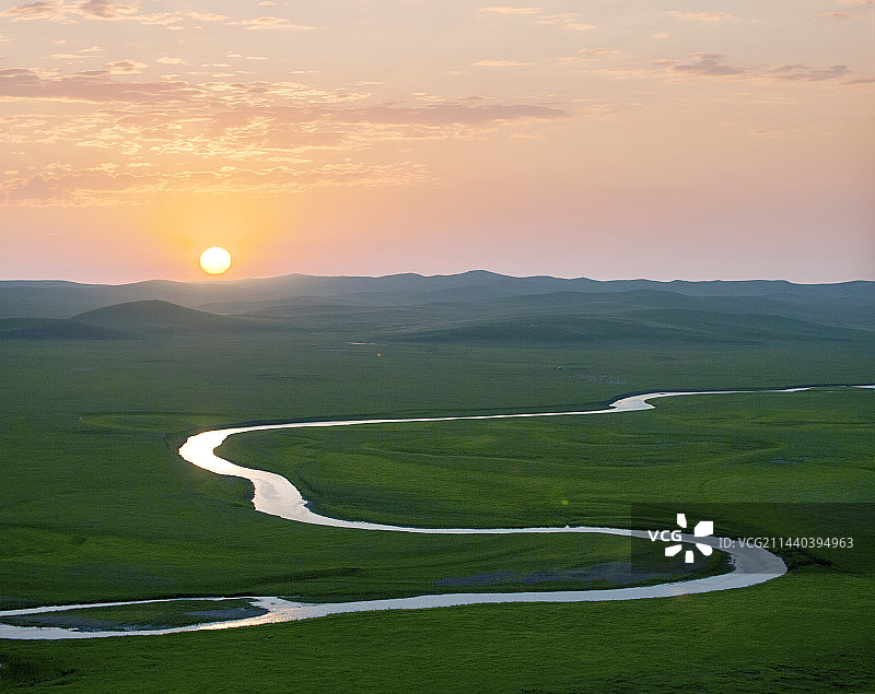 内蒙古呼伦贝尔 “中国第一曲水”的莫尔格勒河畔金帐汗蒙古部落草原图片素材
