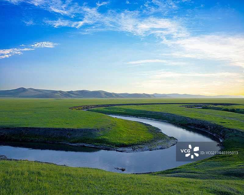 内蒙古呼伦贝尔 “中国第一曲水”的莫尔格勒河畔金帐汗蒙古部落草原图片素材