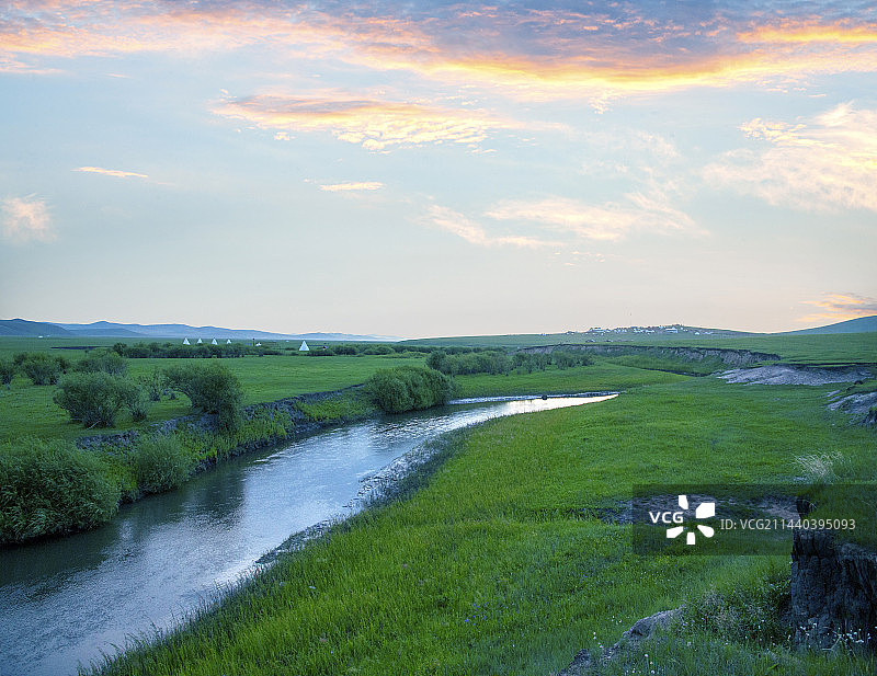 内蒙古呼伦贝尔 “中国第一曲水”的莫尔格勒河畔金帐汗蒙古部落草原图片素材