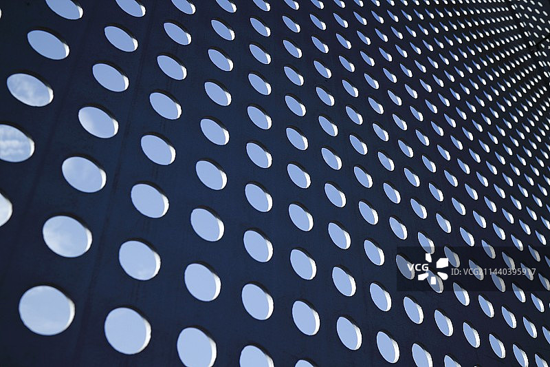 有洞的钢板图片素材