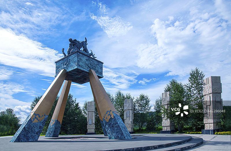 黑龙江省大兴安岭漠河北极村北极沙洲“金鸡之冠”青铜雕塑图片素材