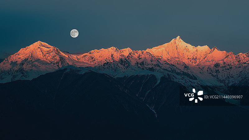 云南梅里雪山美景图片素材