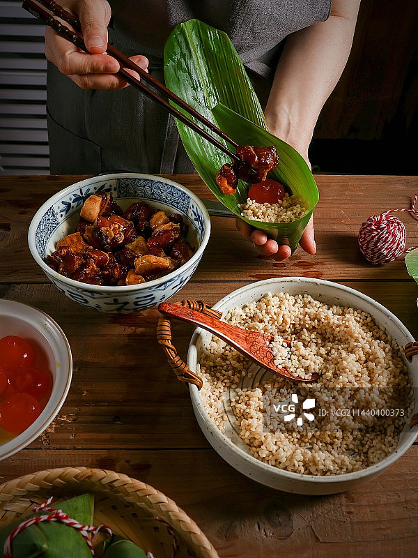 端午节美食~咸蛋黄大肉粽图片素材