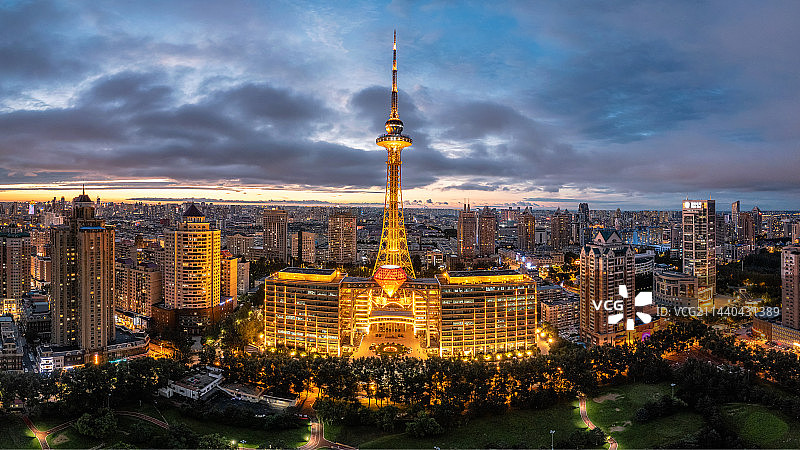 中国黑龙江哈尔滨龙塔城市夜景风光图片素材