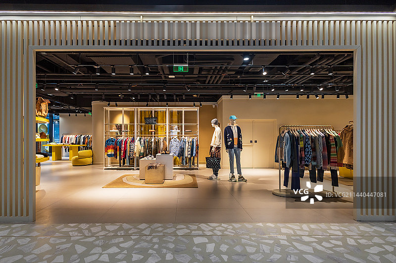 上海服装店店面、展示窗口图片素材