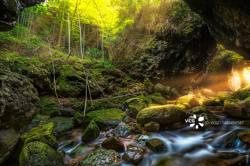 漫无目的地漫步在雁荡山显胜门图片素材
