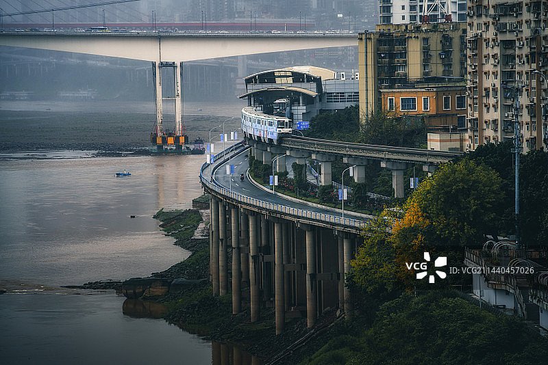 重庆立体魔幻城市轻轨地铁交通图片素材