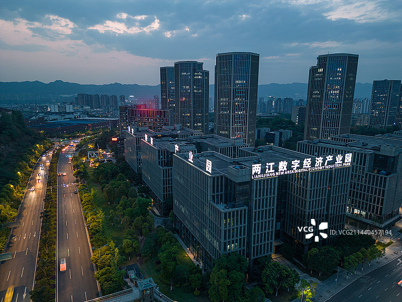 航拍蓝调时刻重庆两江数字经济产业园图片素材