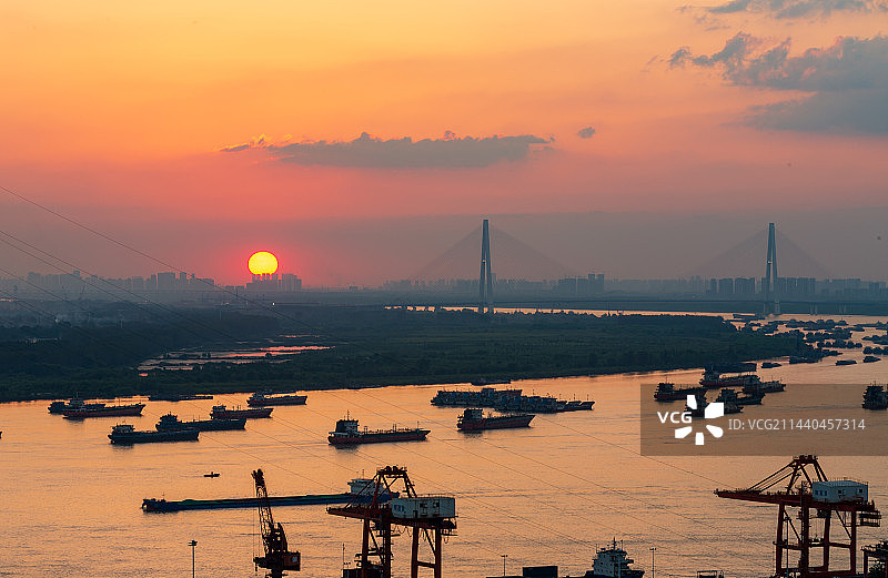 武汉阳逻港落日图片素材