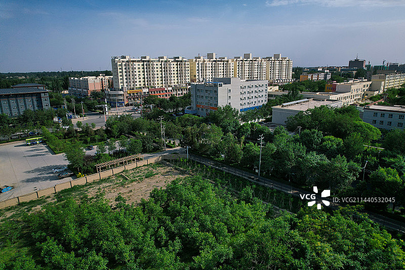 天山滋养的绿洲 轮台图片素材