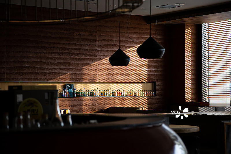 午后夕阳下的美式餐吧图片素材