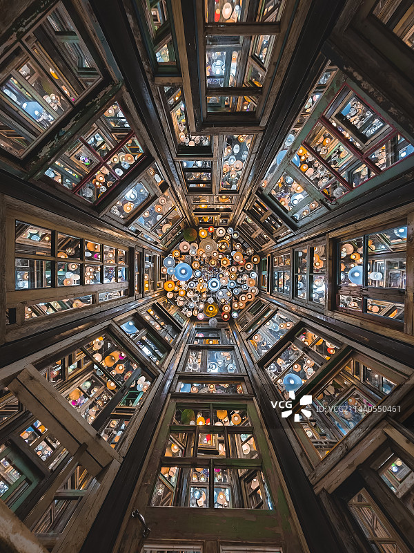 坐井观天图片素材