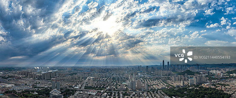 丁达尔效应“光”临济南图片素材