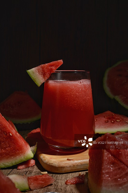西瓜和新鲜的西瓜汁图片素材