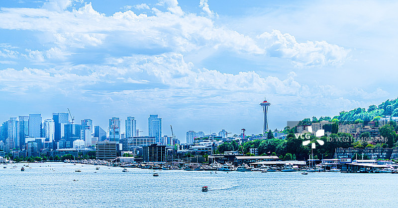 美国华盛顿州，西雅图市天际线，云景，帆船图片素材