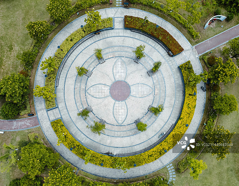 航拍视角下的圆形广场航拍图片素材