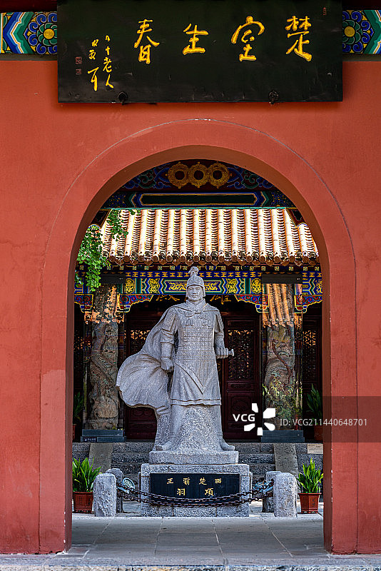 江苏徐州戏马台历史文化景区楚室生春项羽雕塑景观特写镜头图片素材
