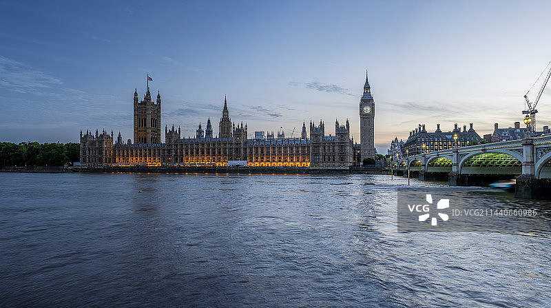 英国伦敦大本钟蓝调全景视角图片素材