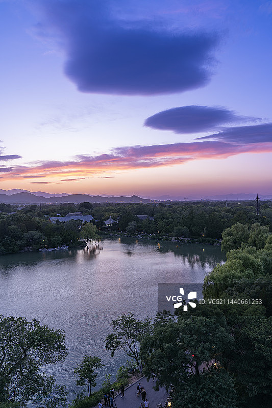 博雅塔、晚霞与日暮图片素材