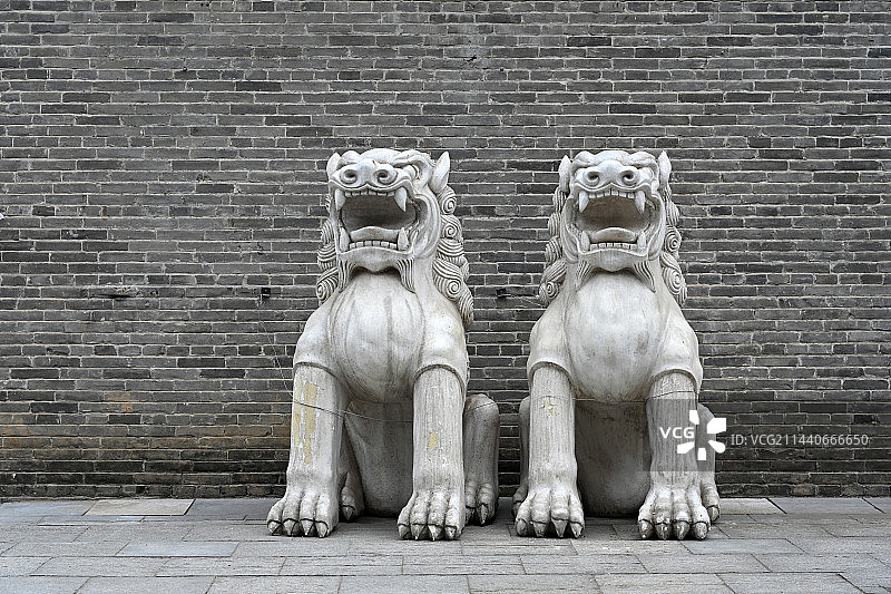 一对石狮子雕像景观图片素材