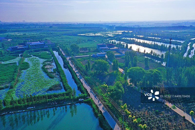 华北明珠物产丰富、风景秀丽闻名于世，“四季皆秋”之誉，“北国江南”，“鱼米之乡” （人间仙境）图片素材