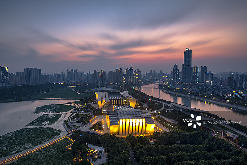 蓝调时刻：武汉琴台大剧院图片素材