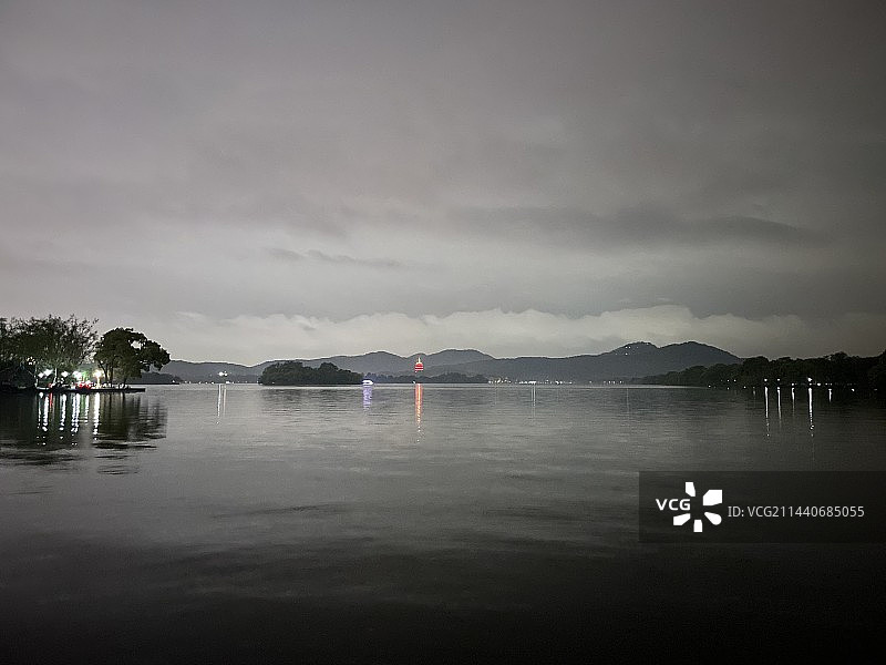 杭州西湖夜景，深夜图片素材