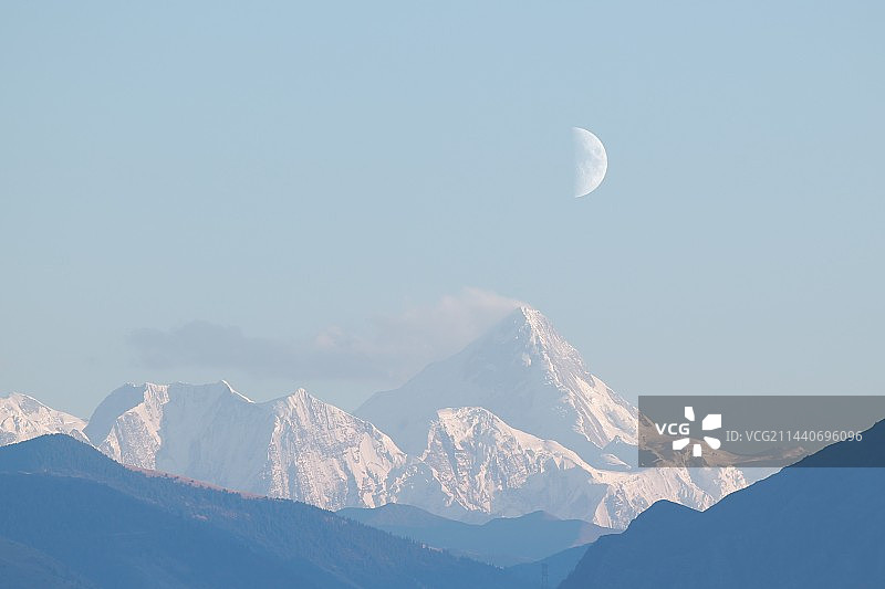 蜀山之王的月亮图片素材
