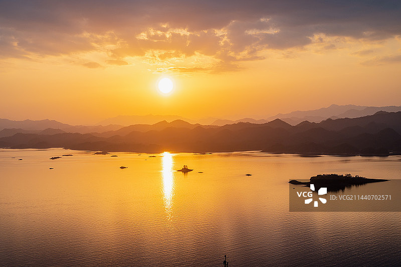 杭州天屿山远眺千岛湖日落图片素材