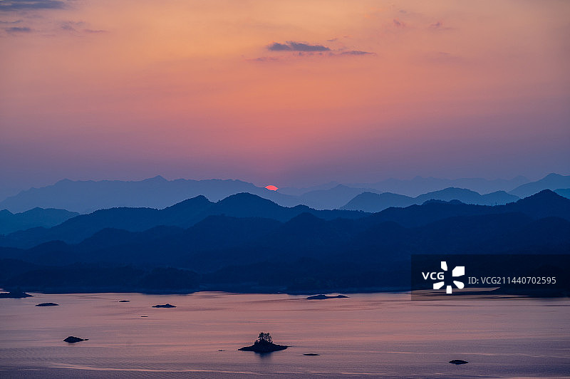 杭州天屿山远眺千岛湖日落图片素材