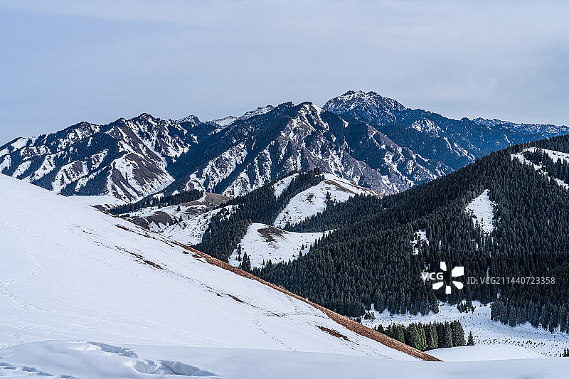 新疆乌鲁木齐 南山天文台景区 冬季雪景雪山 公路图片素材