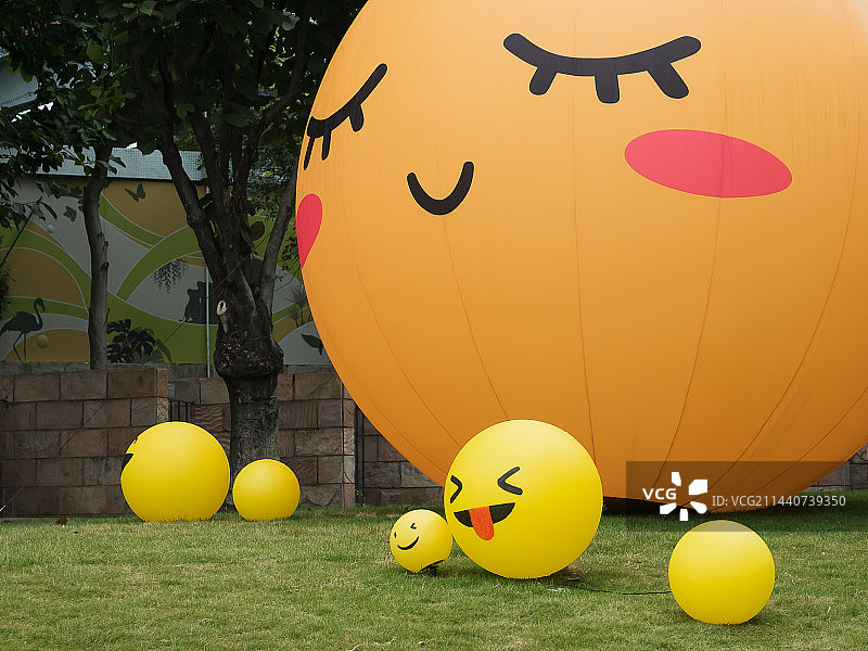 广州白云山云台花园自然风景、表情包灯饰艺术装置。图片素材