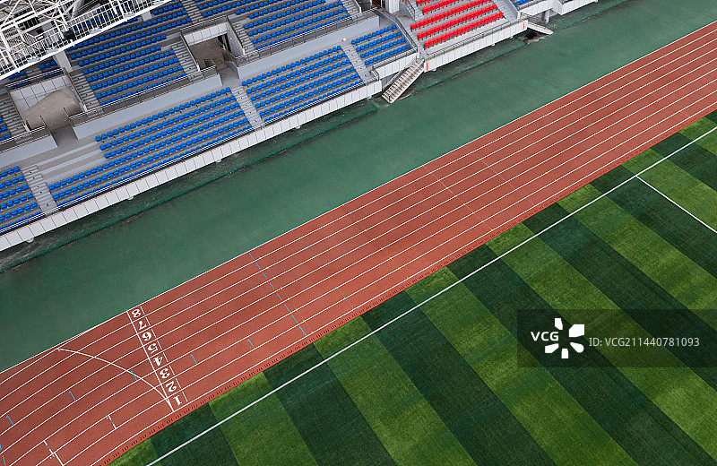体育场的红色跑道图片素材
