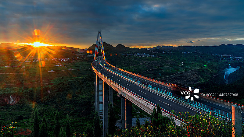 大桥日出（贵州兴义马岭河大桥）图片素材
